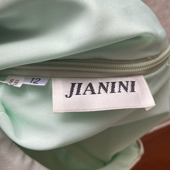 Stunning Jianini mint green maxi gown size 12 with matching wrap. Gorgeous!! - Picture 13 of 16